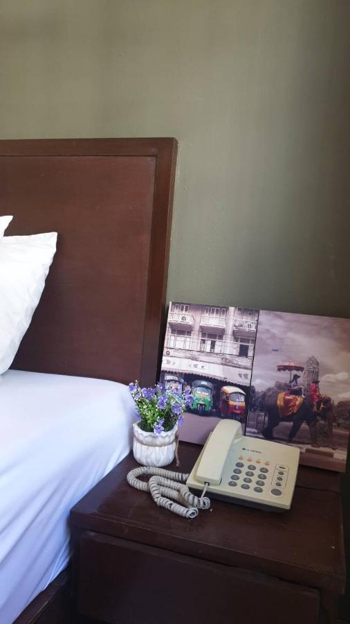 Zen Sukhumvit33 Hotell Bangkok Exteriör bild